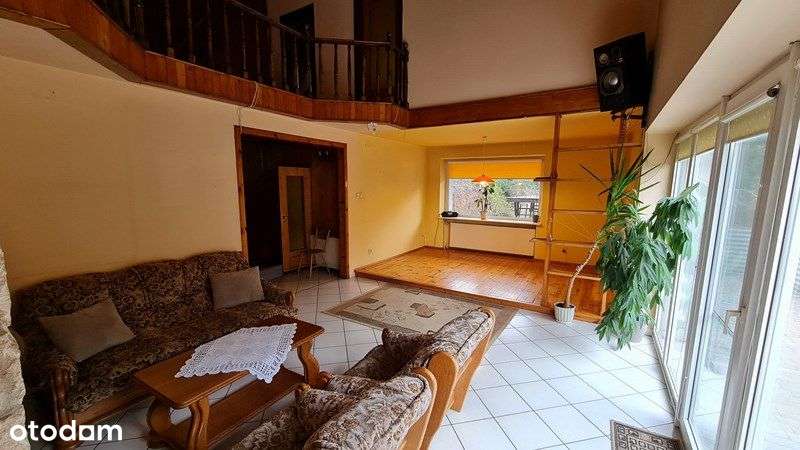 Dom w ponadczasowym stylu z dużym ogrodem - Pełny obrazek: 2/19