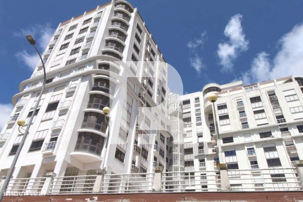 Apartamento T3 c/ Box em Mem Martins-20