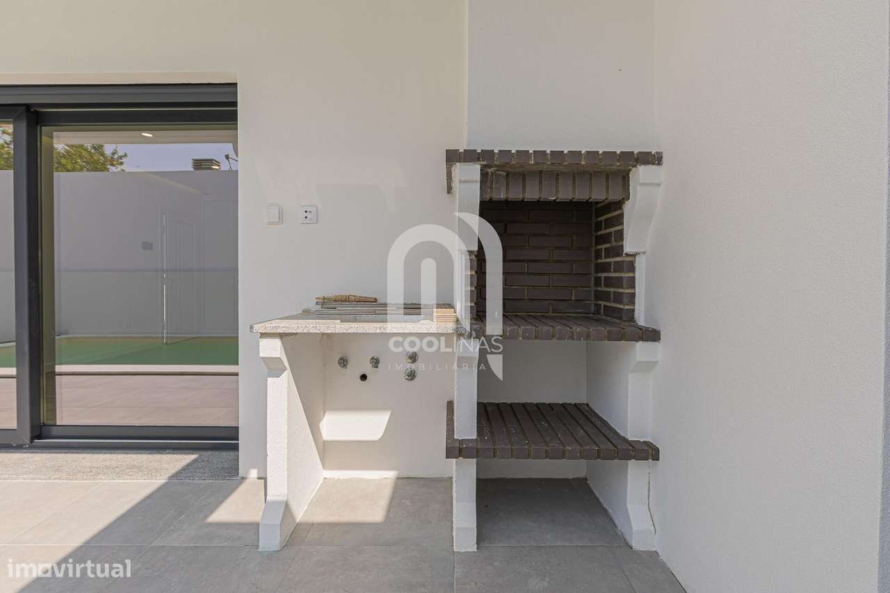 Fantástica Moradia Térrea T3+1 com Piscina de água salgada e aquecida-53