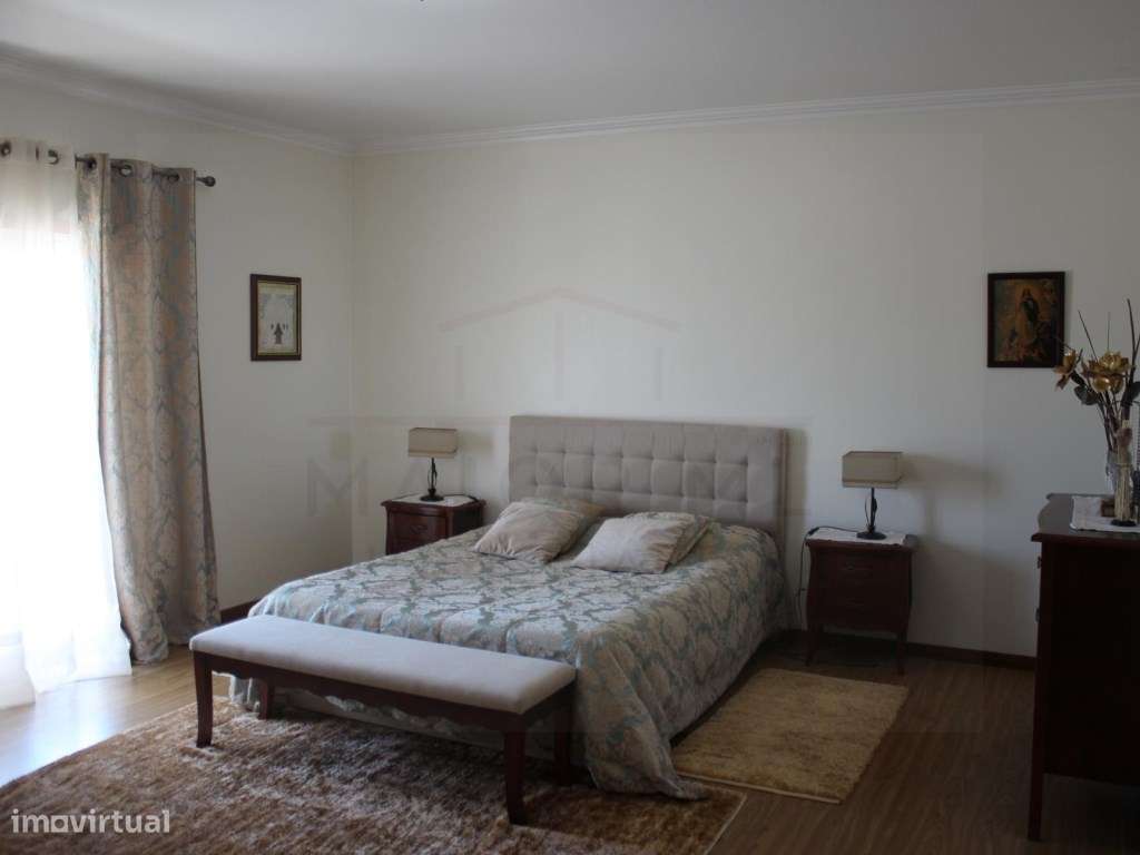 Moradia T5 com grandes áreas em zona muito tranquila de Rio Maior-46