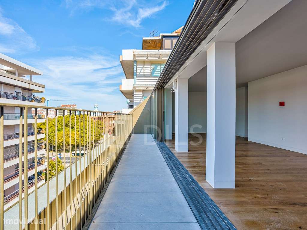 Apartamento T3 duplex com jardim em novo empreendimento no Campo Pe... - Grande imagem: 2/57