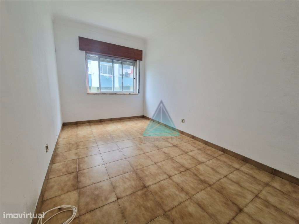 T3 Arrentela * * * 1 ANDAR * BOAS ÁREAS-5