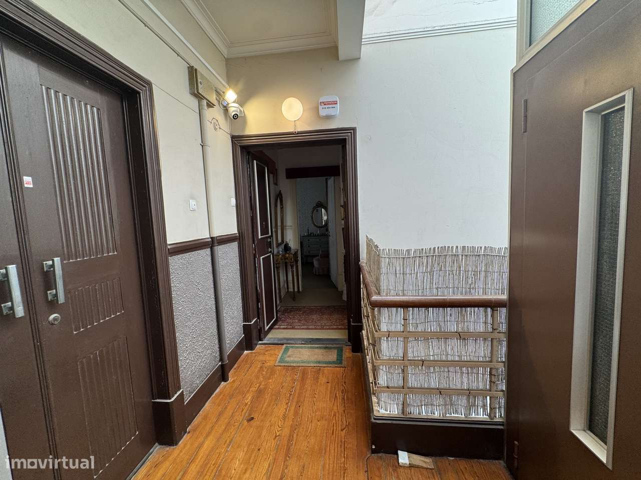 Charmoso Apartamento Familiar de Época com Excelente Potencial-29