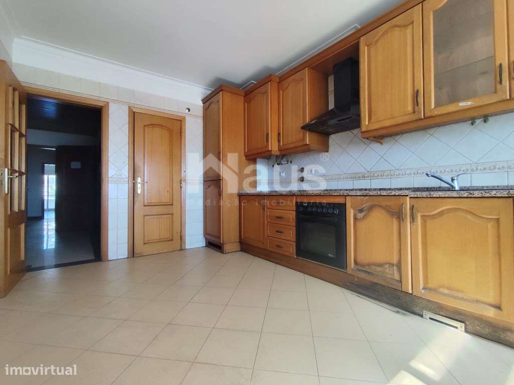 T3 com parqueamento e arrecadação - Grande imagem: 3/16