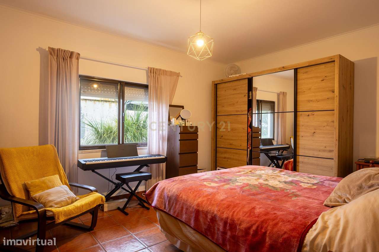 Quinta de 7800 m2  com Casa Principal T3, Apartamento T1 e 6 quartos i - Grande imagem: 4/32