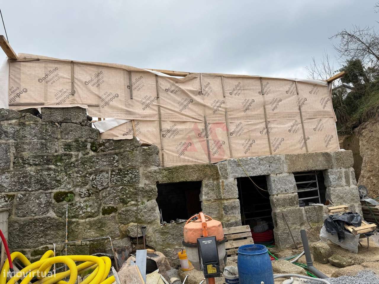 Moradia em Pedra para Restauro com Potencial de Construção – Arões (Sa - Grande imagem: 4/6