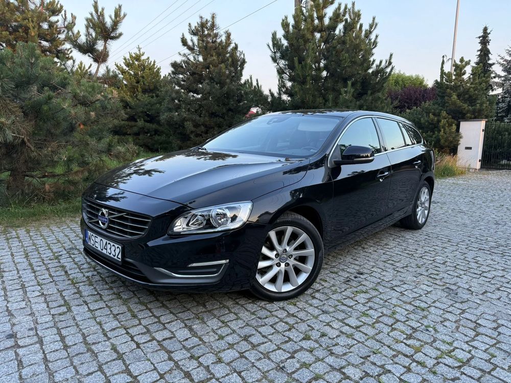 Volvo V60 I (2011-2018) D4 Drive-E R-Design Summum 2015