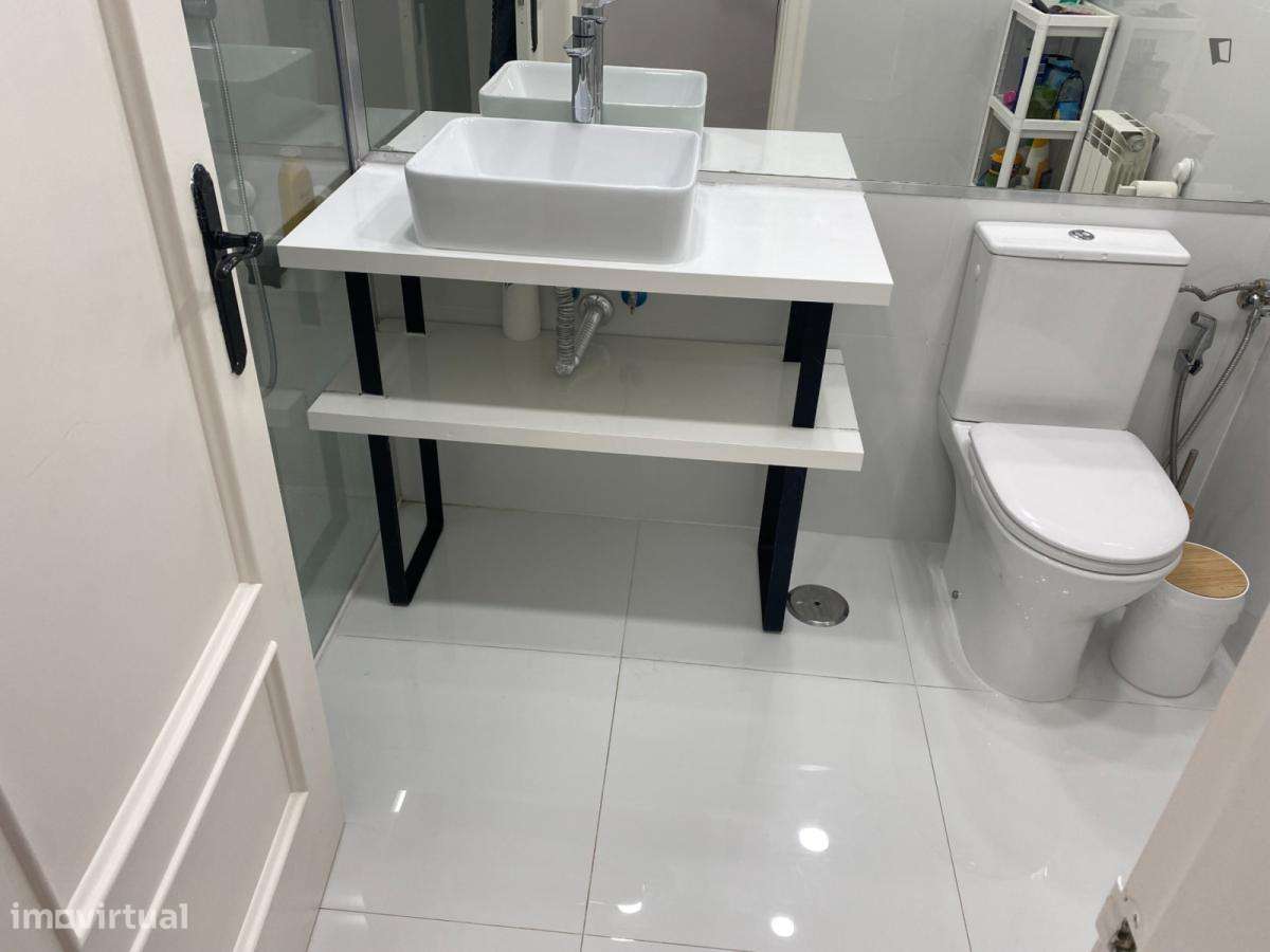 Quarto - localizado em Setubal - Grande imagem: 4/8