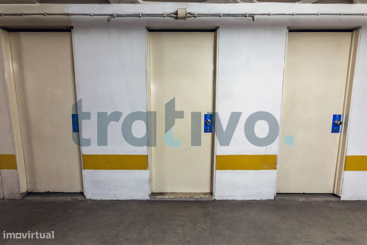 Vende-se apartamento T3 condomínio privado Rua Virgílio Correia Lisboa-16