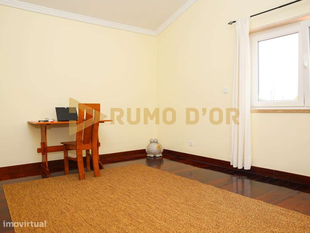 Moradia Exclusiva com áreas Independentes - junto a Arruda dos Vinhos-14