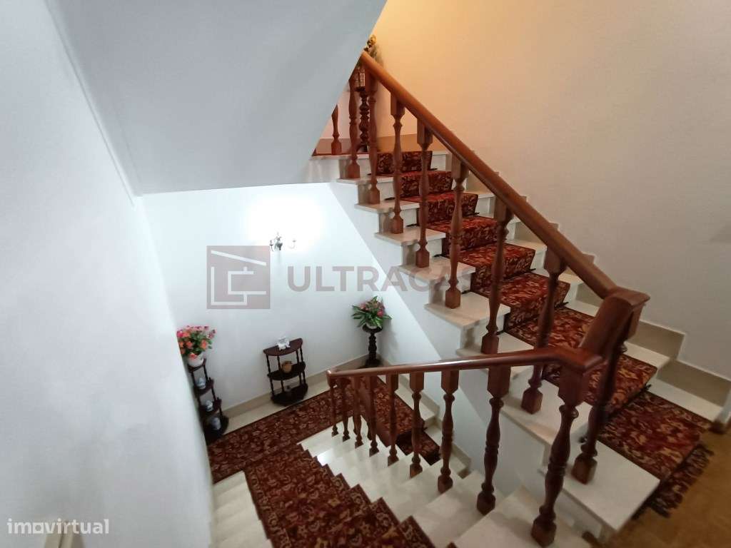 Vende-se excelente Moradia V7 com Jardim, Terraço e Garagem em Algu...-23
