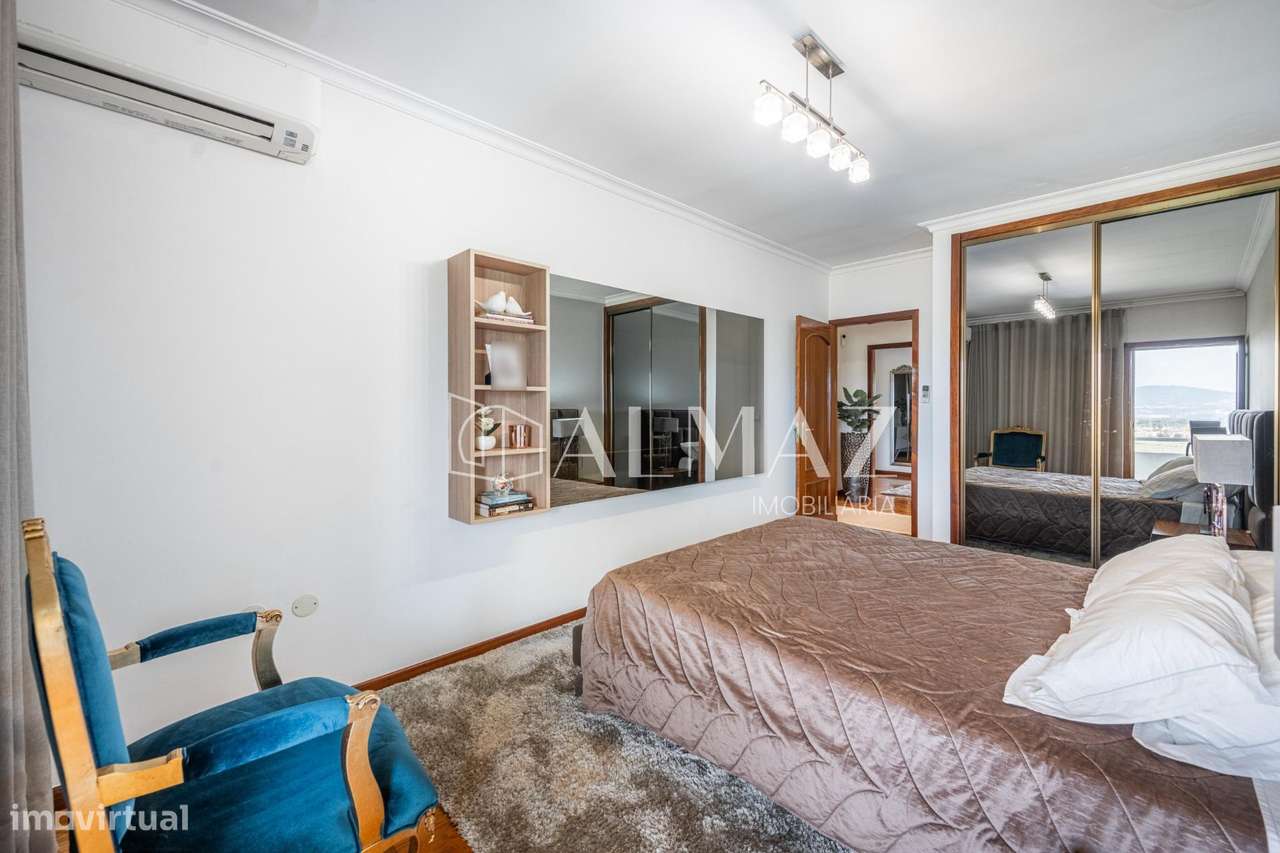 Moradia de Gaveto T3 com Jardim, Churrasqueira e Garagem para 3...-13