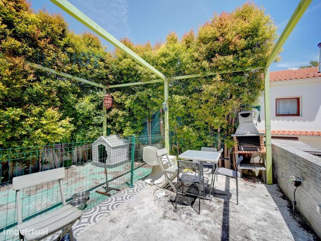 Charmosa Moradia T3 com Vista Mar no Alto do Lagoal-9