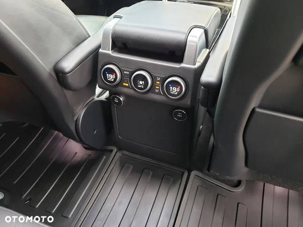 Land Rover Discovery V 3.0 Si6 HSE Luxury - 18