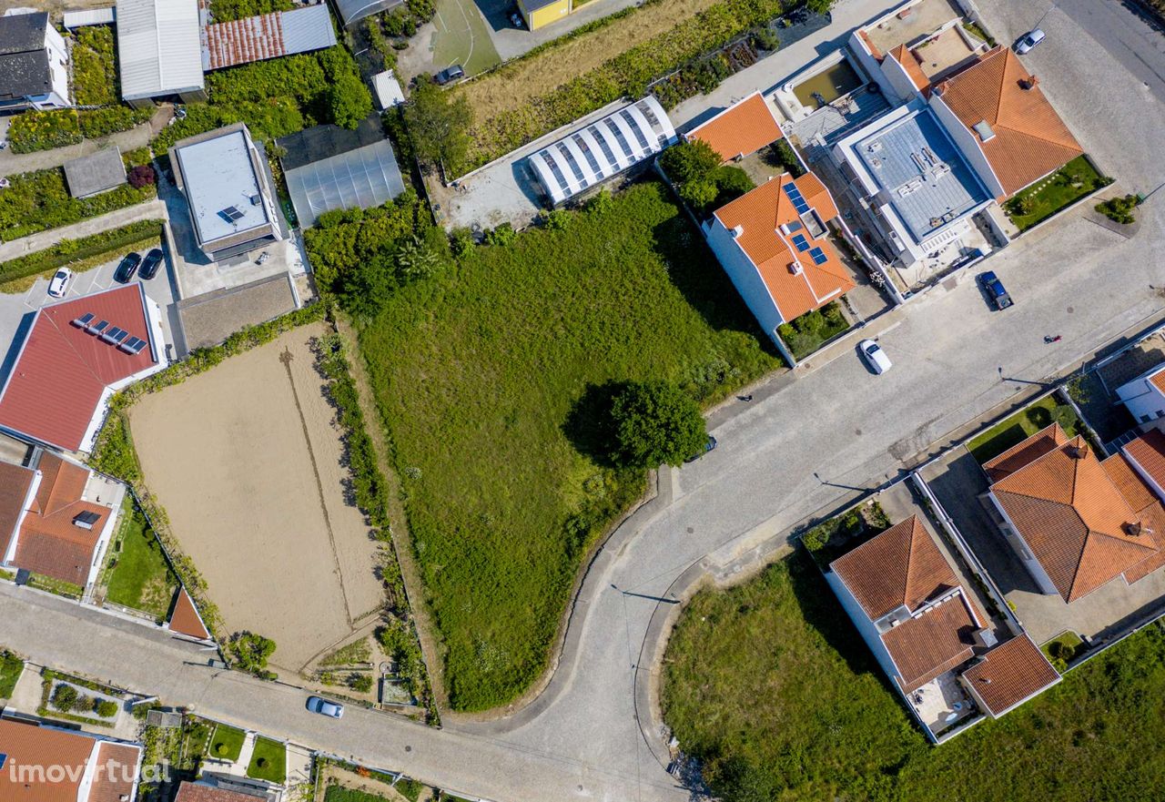 Lote de terreno urbano para construção de moradia em Paredes