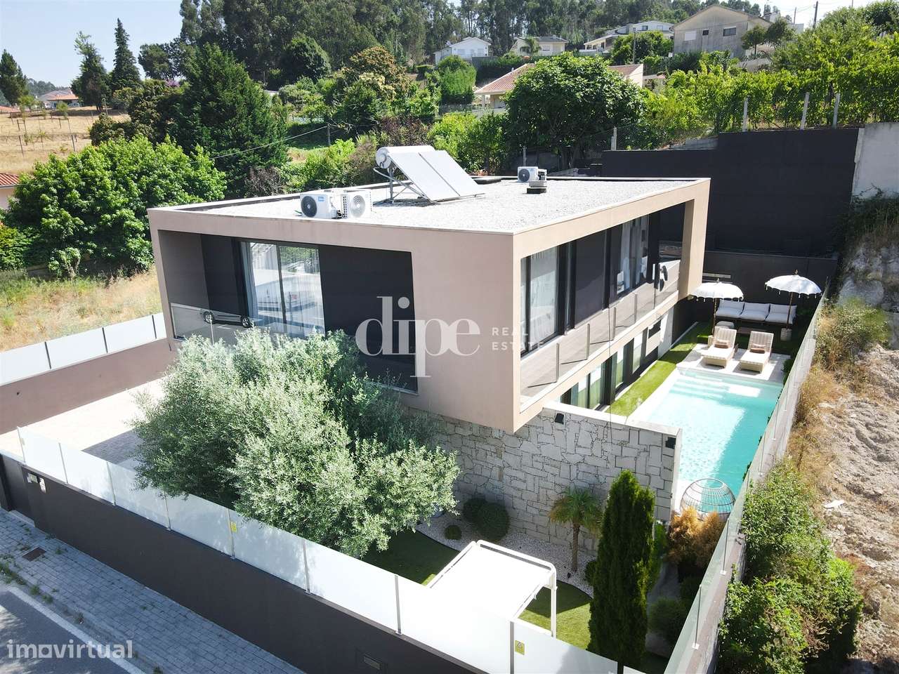 Fantástica moradia T3+1 com piscina e sala de inverno-31