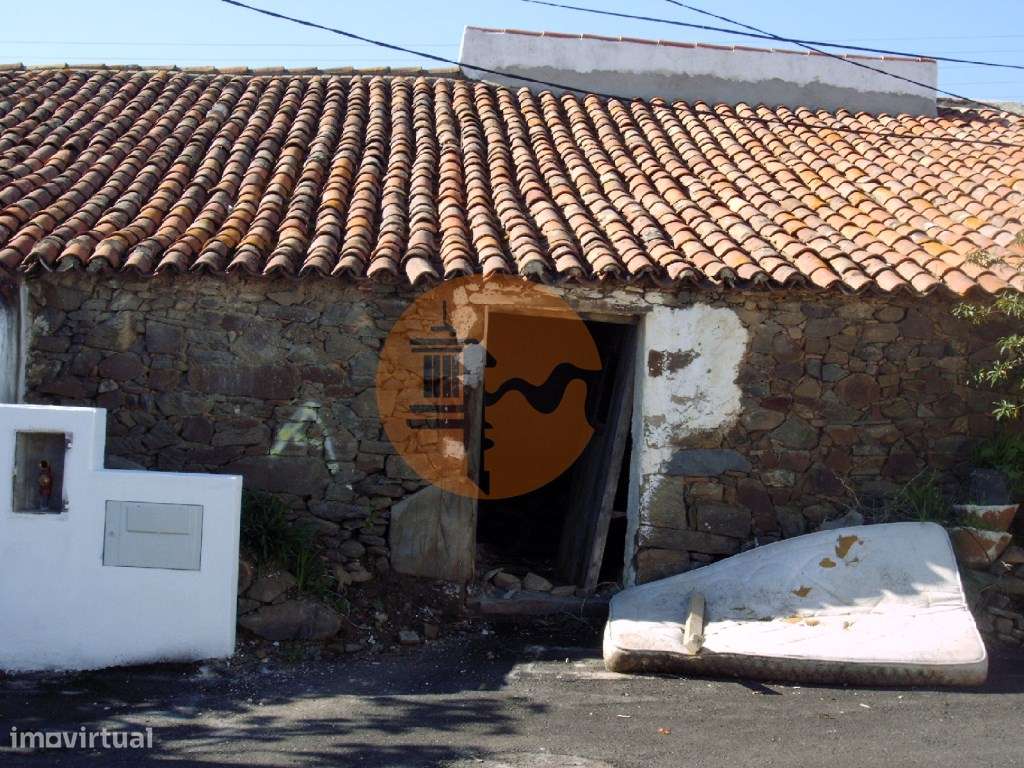 Casa Térrea com 80 m2 para reconstruir com 3 Divisões em Corte Nova... - Grande imagem: 2/20