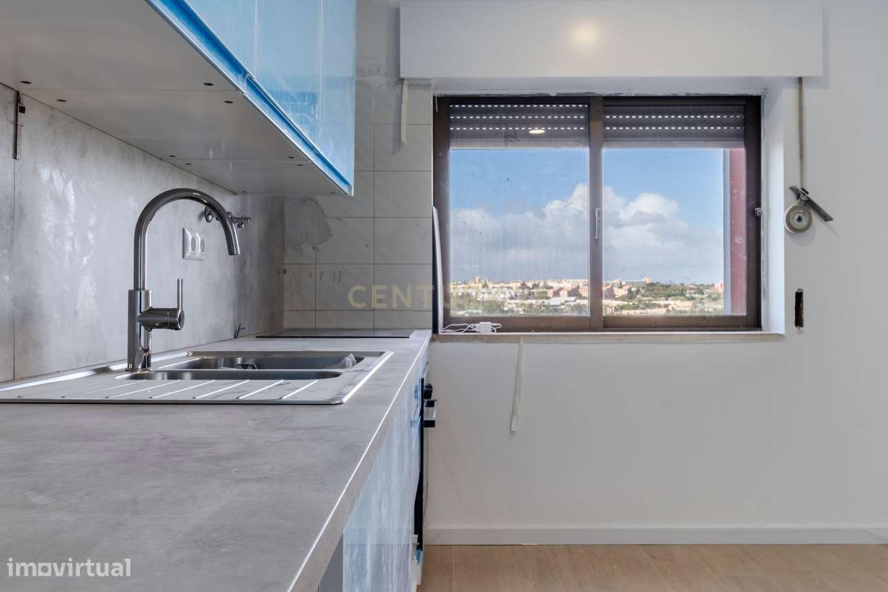 Apartamento T1 totalmente remodelado com 2 varandas,  Prédio com eleva-28