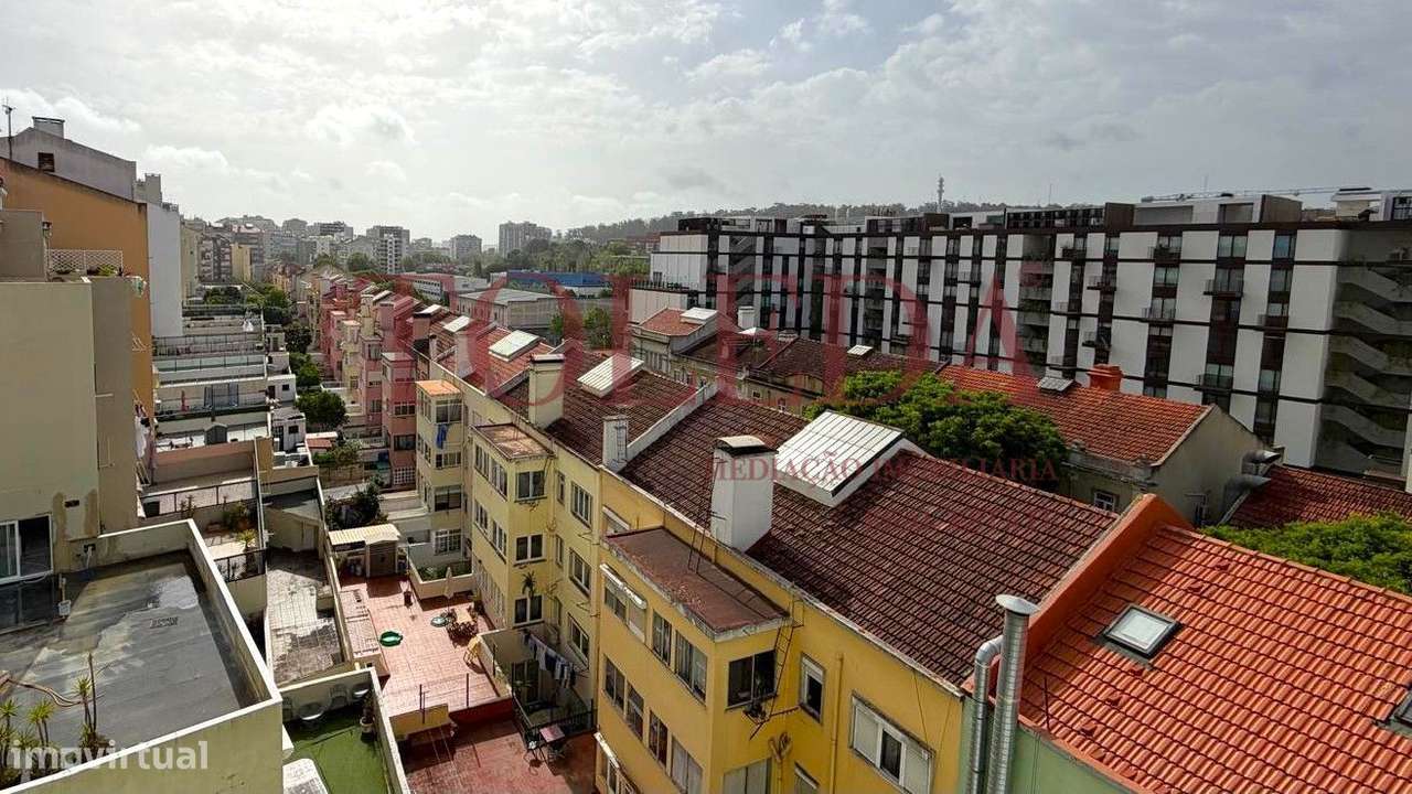 Apartamento T3 Remodelado a Estrear no Centro de Benfica-25
