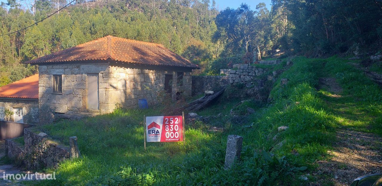 Moradia para restauro (antigo moinho) em Valinhas, Monte Córdova