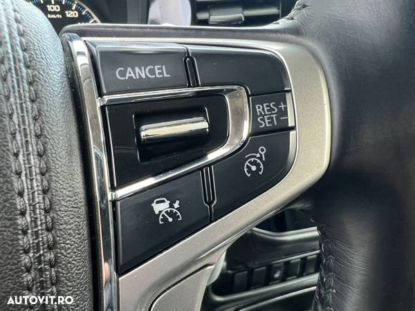Mitsubishi Outlander 2.0 4WD Plug-In Hybrid Top - 24