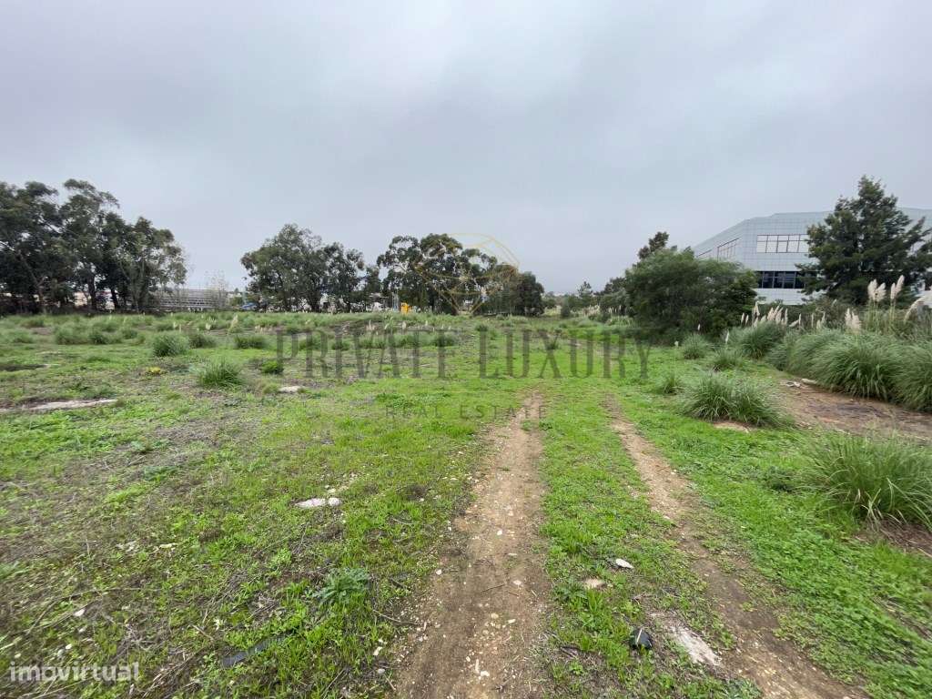 Terreno para construção de edifício com 16.688m2 - Grande imagem: 4/19