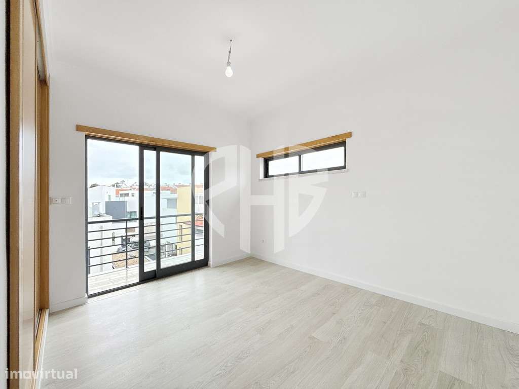 Exclusiva Moradia T5 de Arquitetura Contemporânea em Almada - Feijó-20