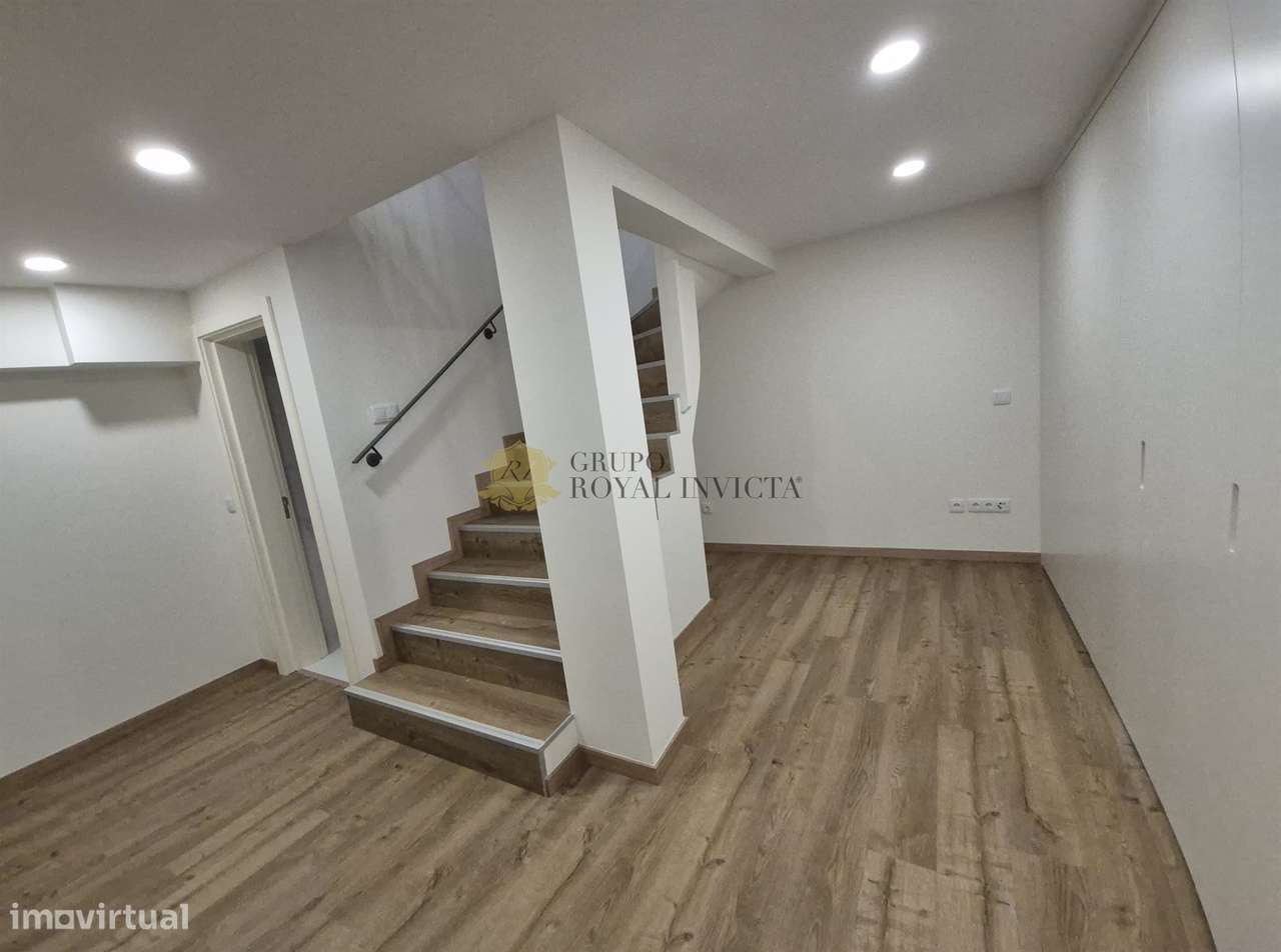 Oportunidade – Apartamento T2 Remodelado no Porto - Grande imagem: 3/26