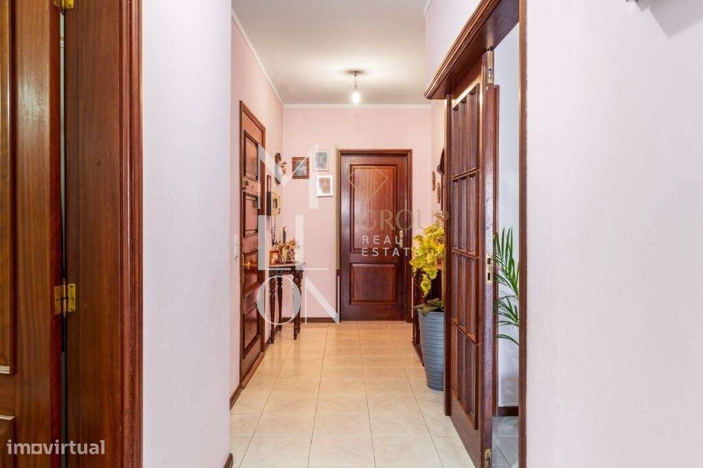 APARTAMENTO T3 COM 120M2 EM GRIJÓ-1