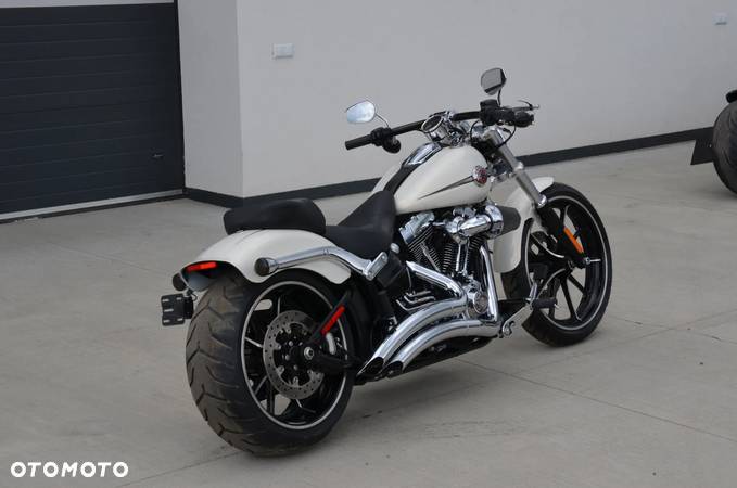 Harley-Davidson Softail Breakout - 5