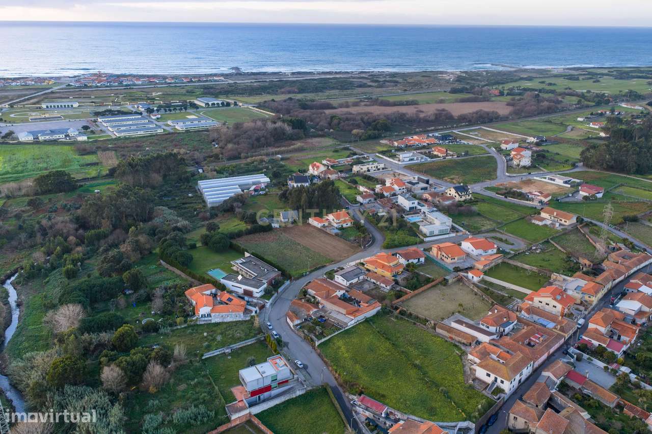 Terreno Urbanizável para moradia de 4 frentes em Paramos-Espinho-5
