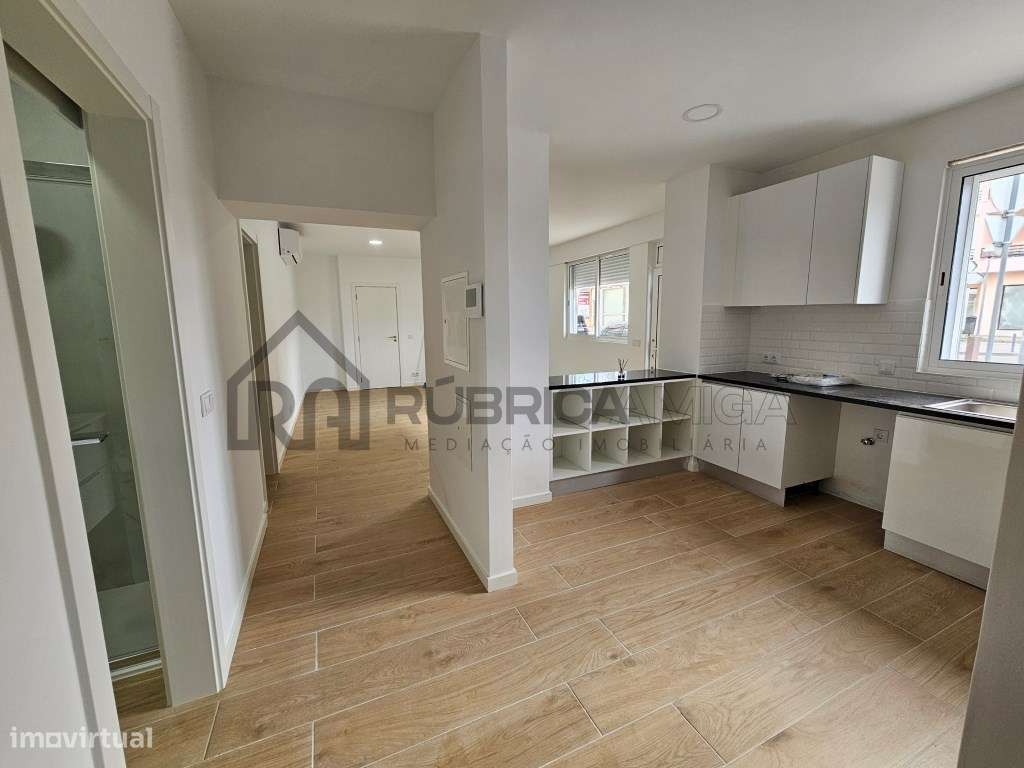 Moradia recuperada com garagem em Loulé-1