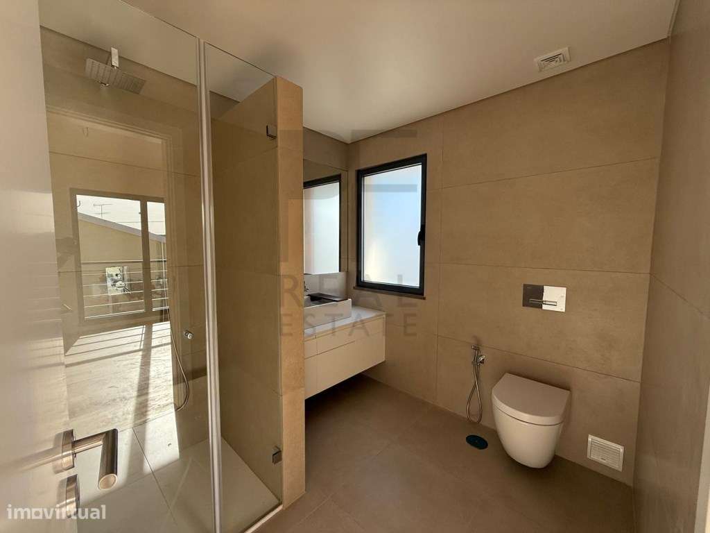 Moradia Independente T4 - Bicesse-17