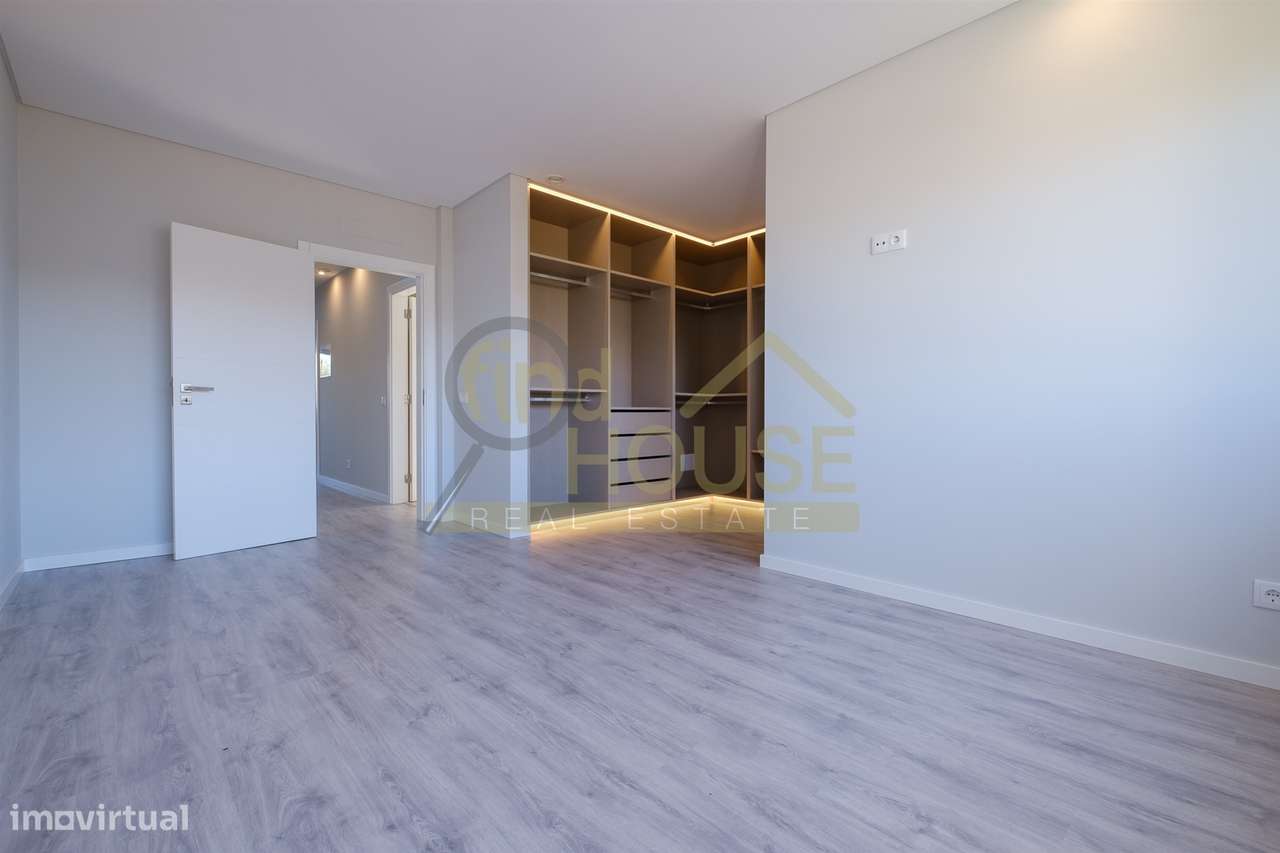 Moradia geminada T3 em Bicesse-22