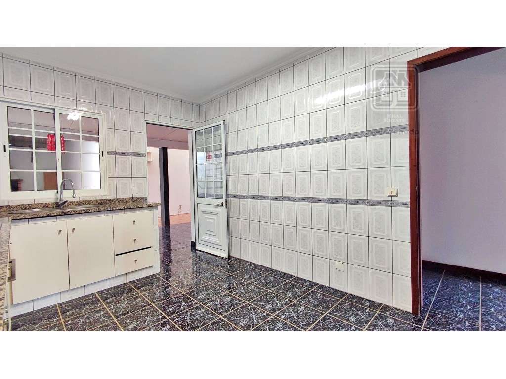 VENDA de CASA - MORADIA com garagem, jardim e quintal - Pico da Ped...-21