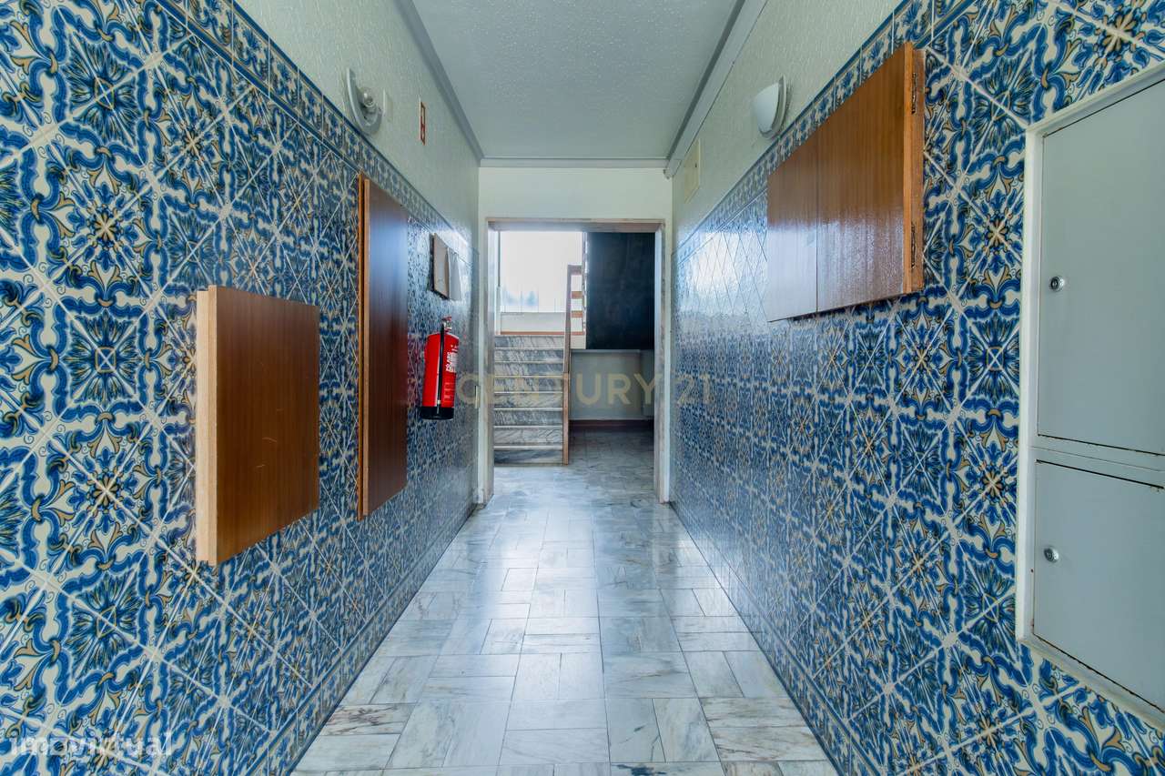 Excelente Apartamento T2 com 3 frentes - Grande imagem: 2/27