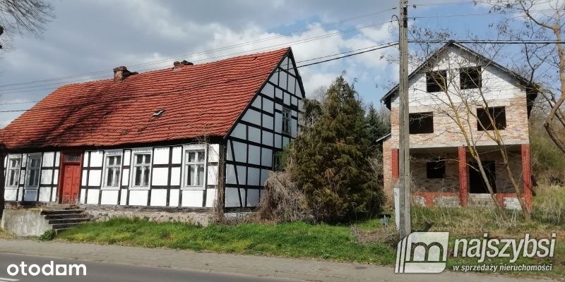 Dom ryglowy i pensjonat w stanie surowym nad Odrą.