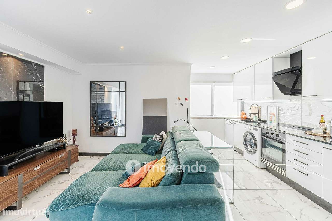 Apartamento T3 totalmente remodelado, com garagem, em Mem Martins - Grande imagem: 3/42