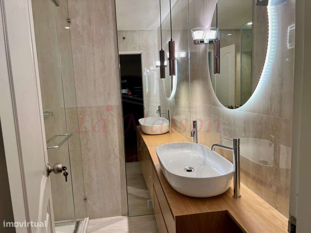 Moradia V4 Duplex no Centro de Loures-56