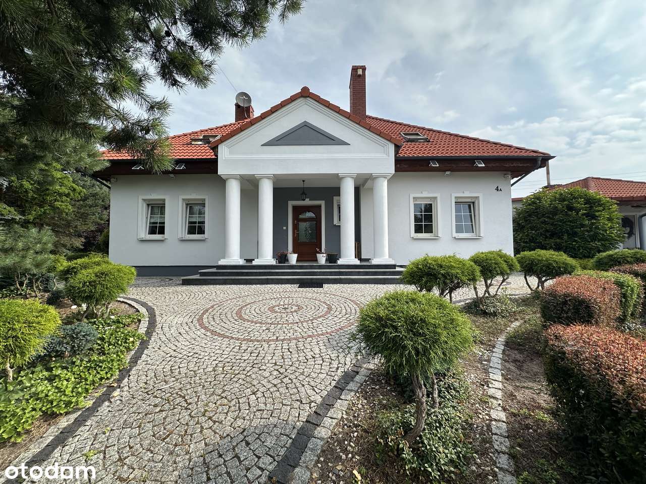 Wyjątkowy dom przy lesie 240 m², działka 30 ar, staw, budynek usługowy