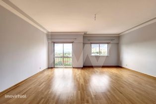 VENDA | Apartamento T3 com Varanda e Garagem – Vialonga | 150,4 m2 Áre