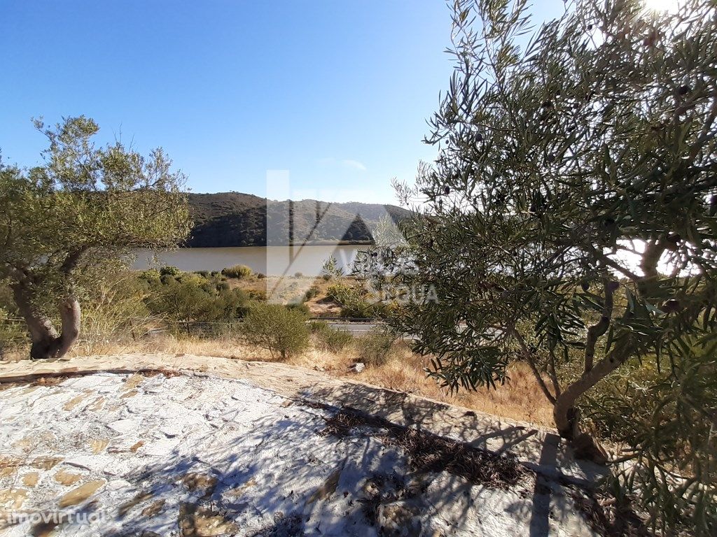 Terreno com eira para venda junto ao Rio Guadiana - Algarve