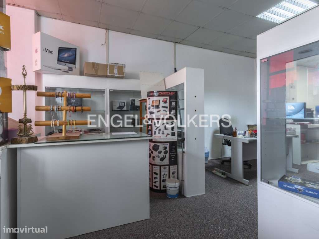 Espaço Comercial com 300 m2 em Benfica - Grande imagem: 3/28