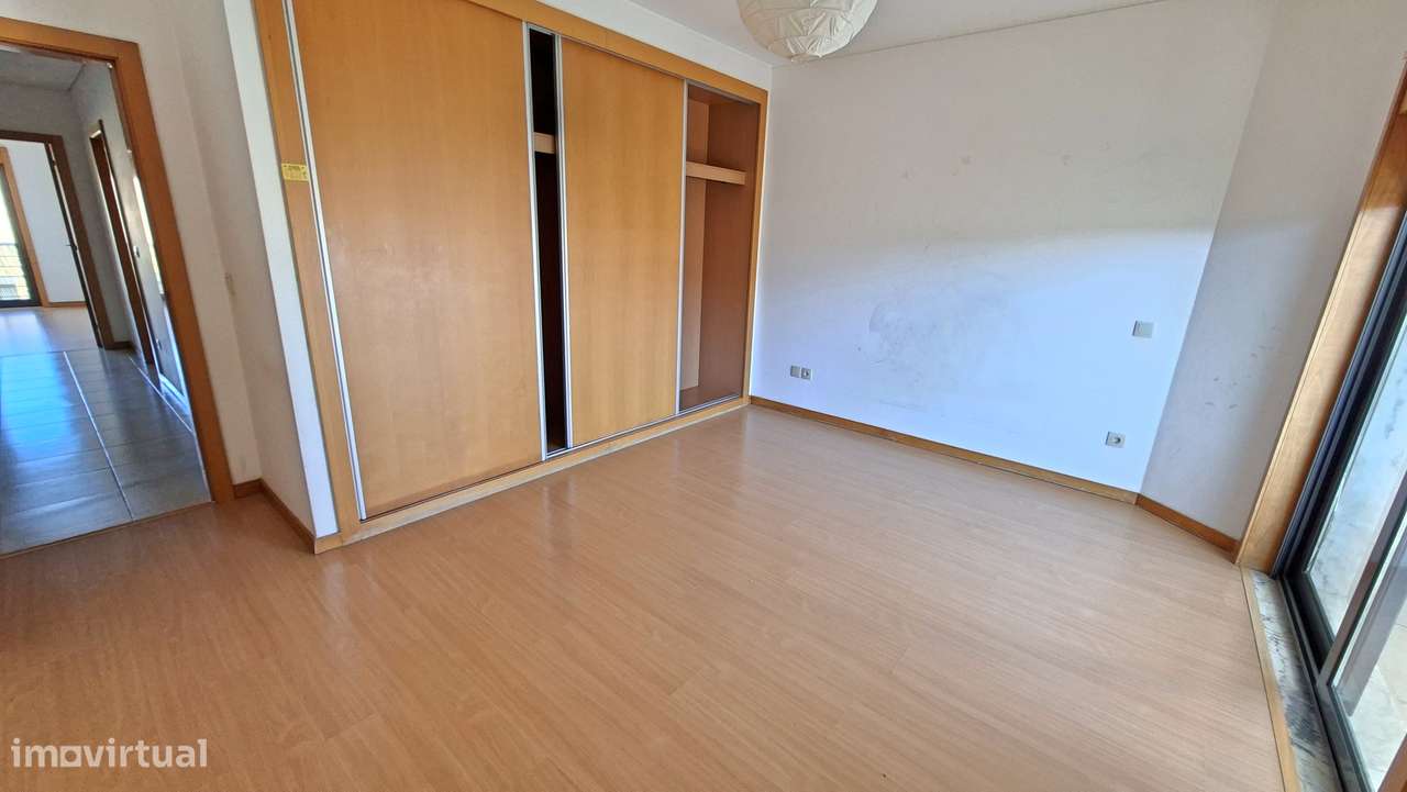 Apartamento T3 com 206m2  Box e 1 lugar estacionamento Pinhal Novo-7