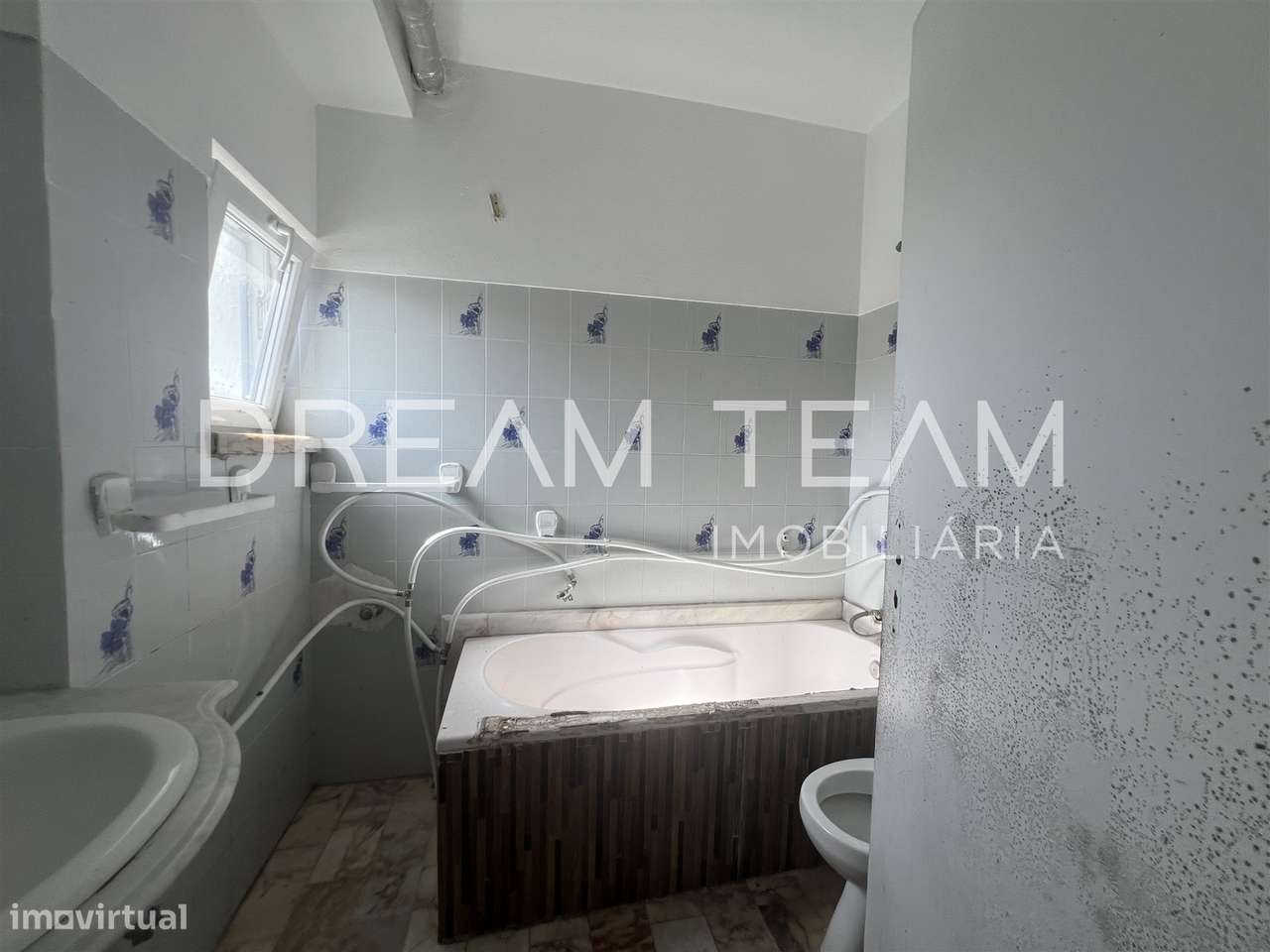 Moradia T7 com Piscina na Charneca da Caparica-19