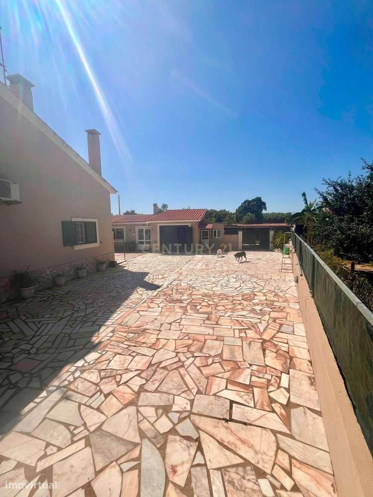 Moradia T2+2 Térrea com Piscina, Anexo de 50 m² e Lote de 1.690 m²-36
