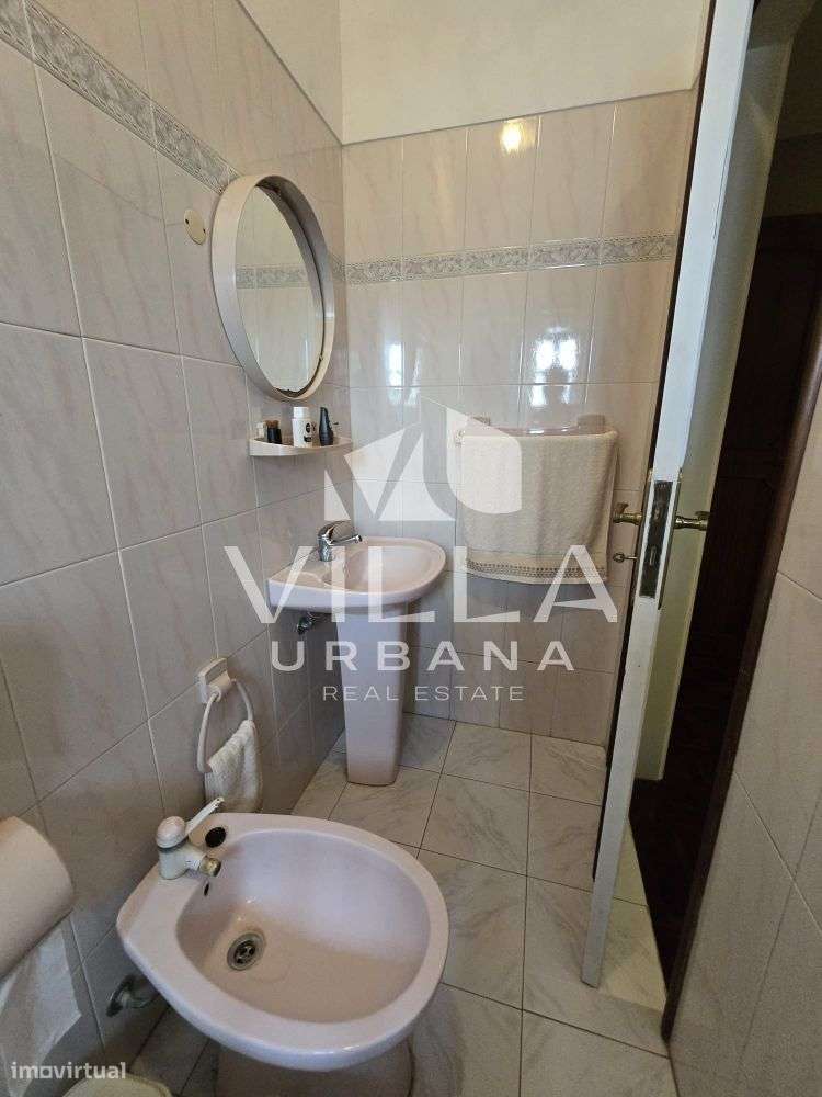 Moradia T4+1 em zona privilegiada nos Foros de Amora-25