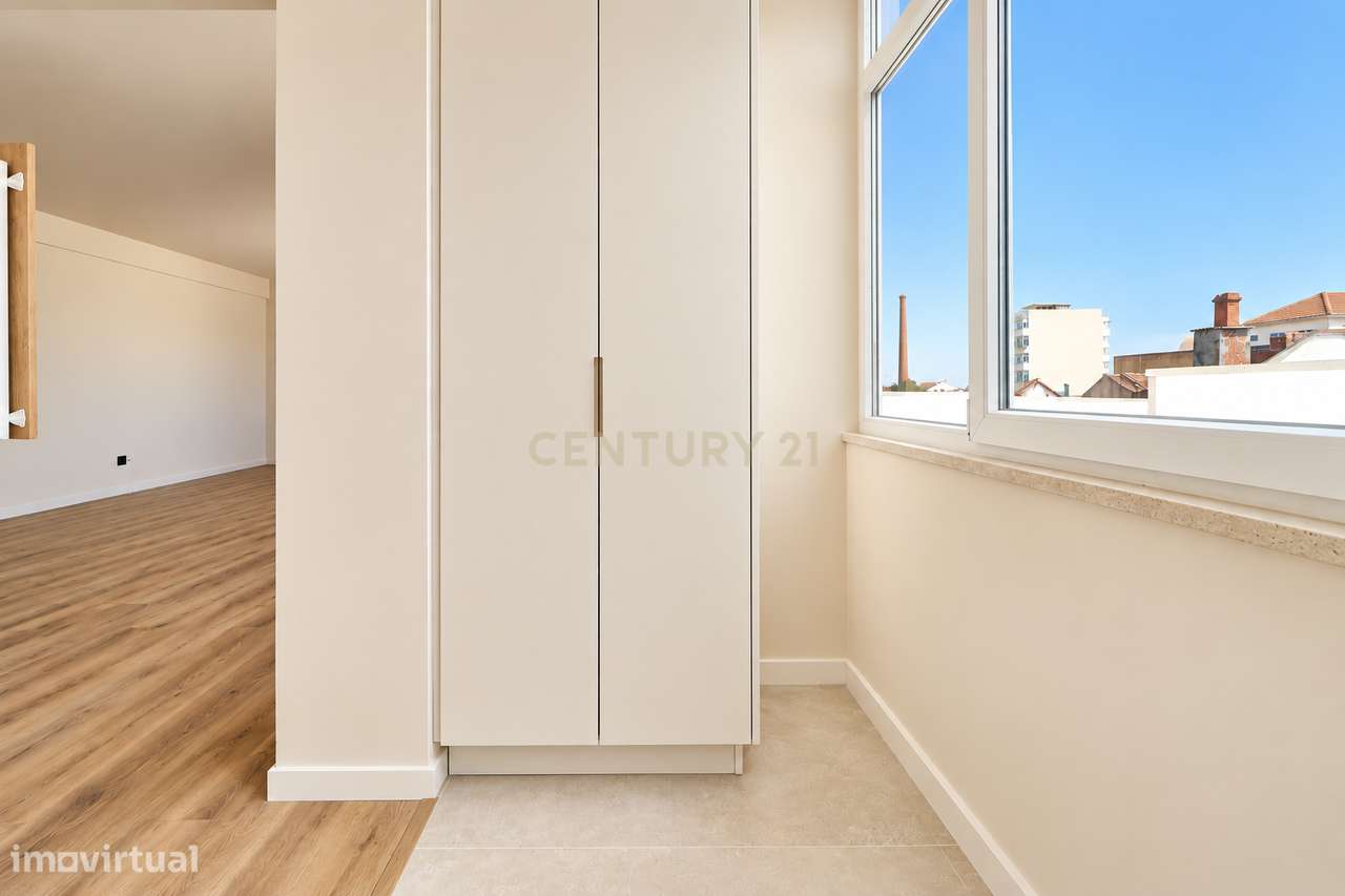 Espectacular Apartamento T3, totalmente remodelado, no centro do Monti-13