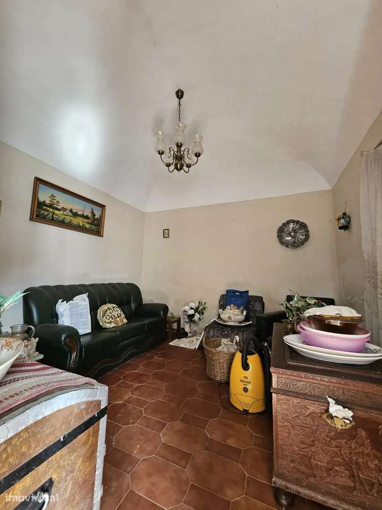Moradia T2 + 1 com Quintal, Garagem e Anexo Sabugueiro, Arraiolos-6