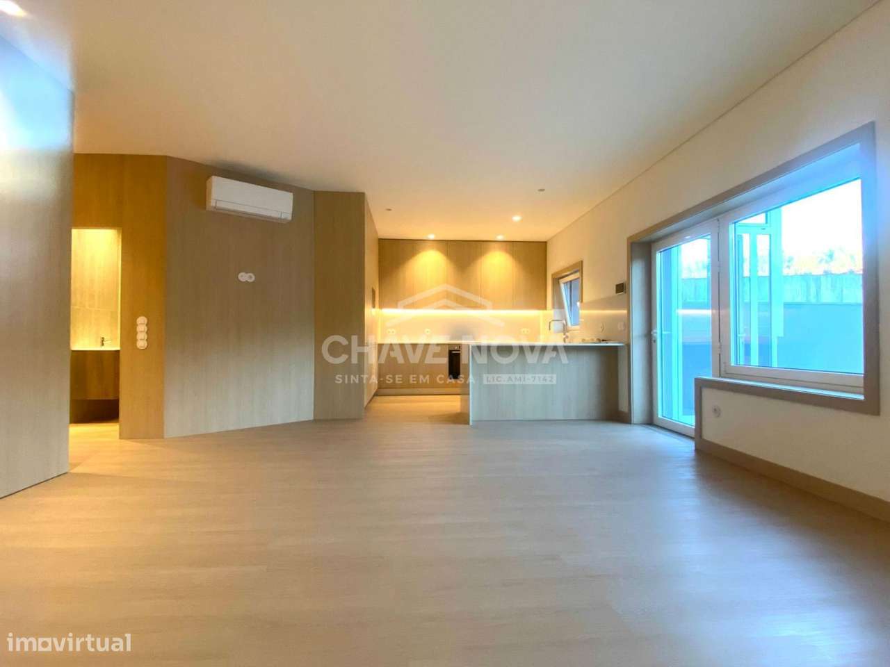 Apartamento T2 | Renovado | Terraço | 3 WC's | 2 frentes | Garagem Box - Grande imagem: 4/19